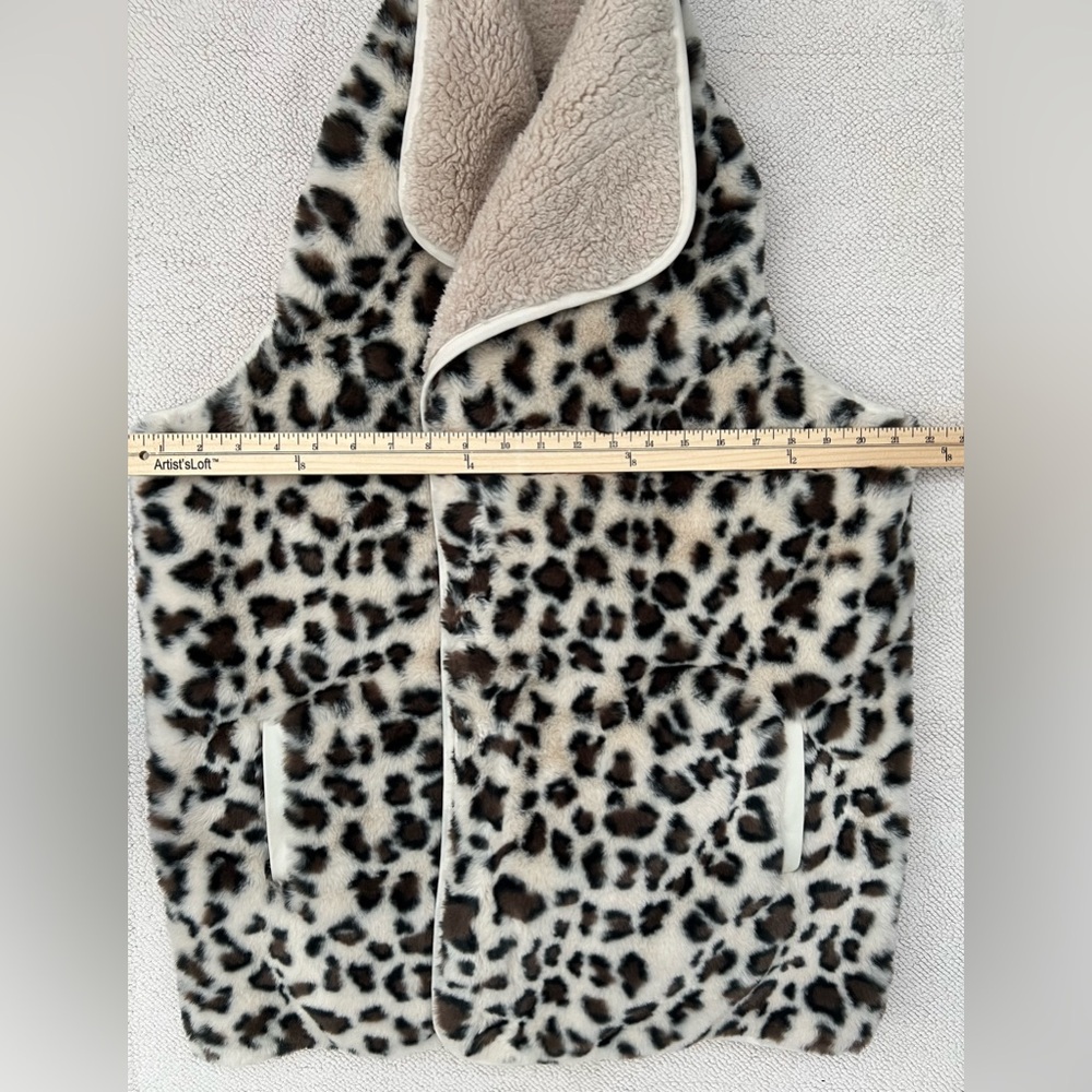 C.C.BEANIE REVERSIBLE LEOPARD PRINT
SHERPA/FAUX FUR VEST, size M - Picture 5 of 11